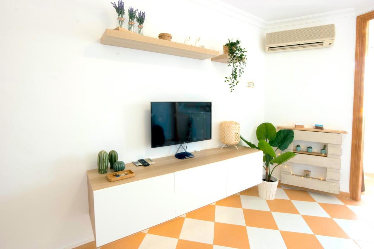 Nice And Cozy Studio At The Beachfront Benalmádena Kültér fotó