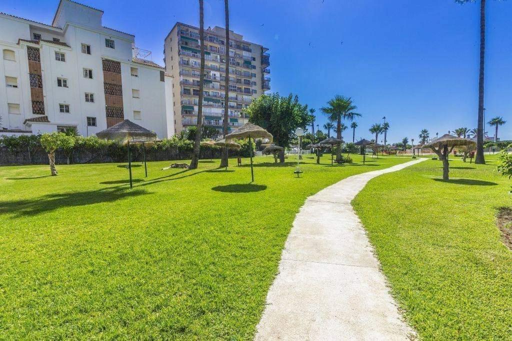 Nice And Cozy Studio At The Beachfront Benalmádena Kültér fotó