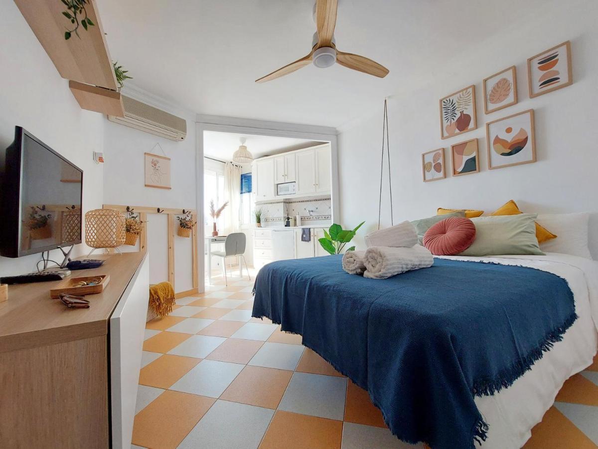 Nice And Cozy Studio At The Beachfront Benalmádena Kültér fotó