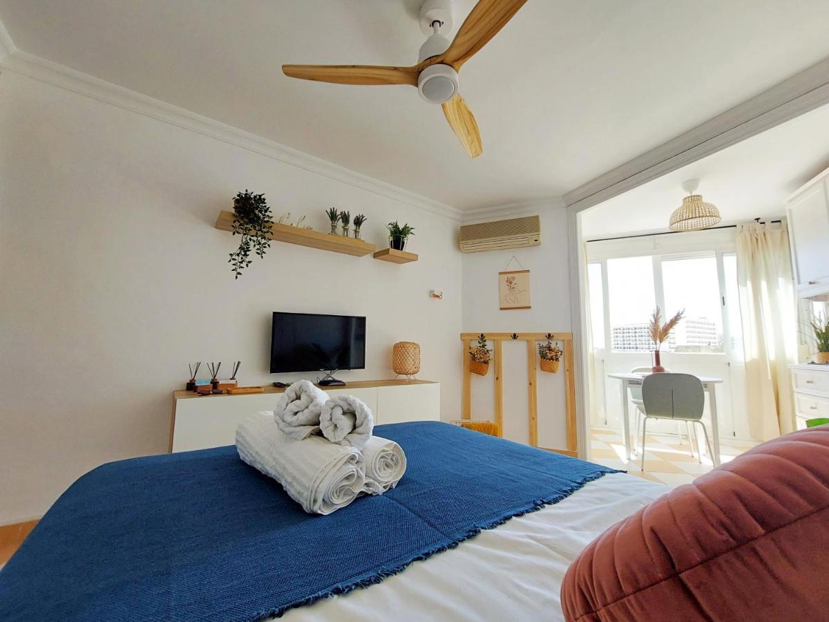 Nice And Cozy Studio At The Beachfront Benalmádena Kültér fotó
