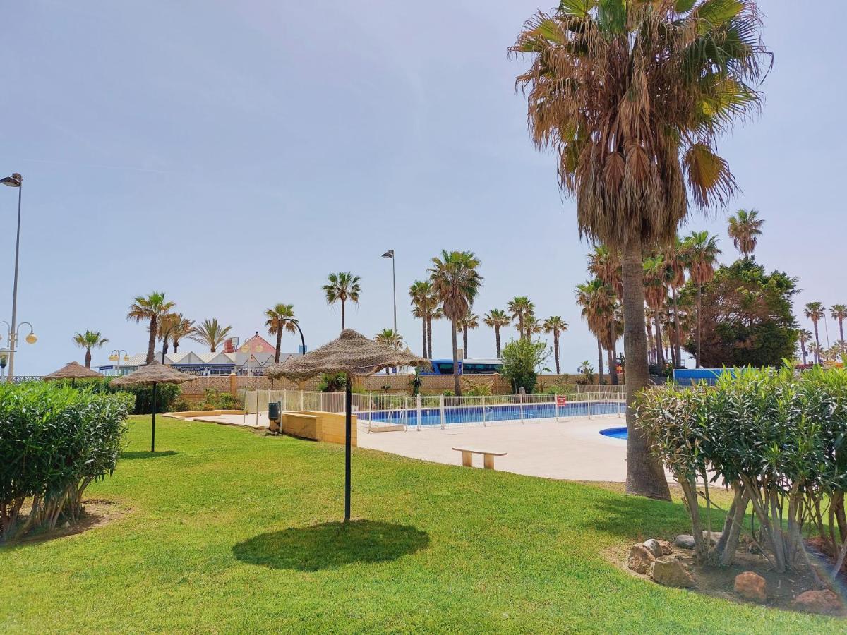 Nice And Cozy Studio At The Beachfront Benalmádena Kültér fotó